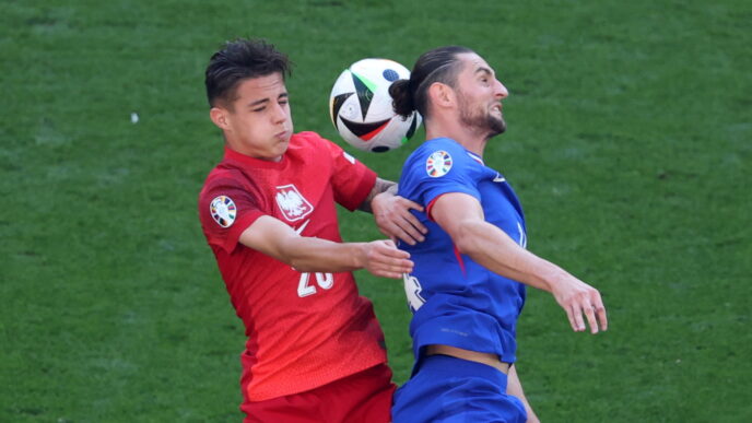 epa11436685 Sebastian Szymanski of Poland (L) and Adrien Rabiot of France (R) in action during the UEFA EURO 2024 group D soccer match between France and Poland, in Dortmund, Germany, 25 June 2024.  EPA/GEORGI LICOVSKI