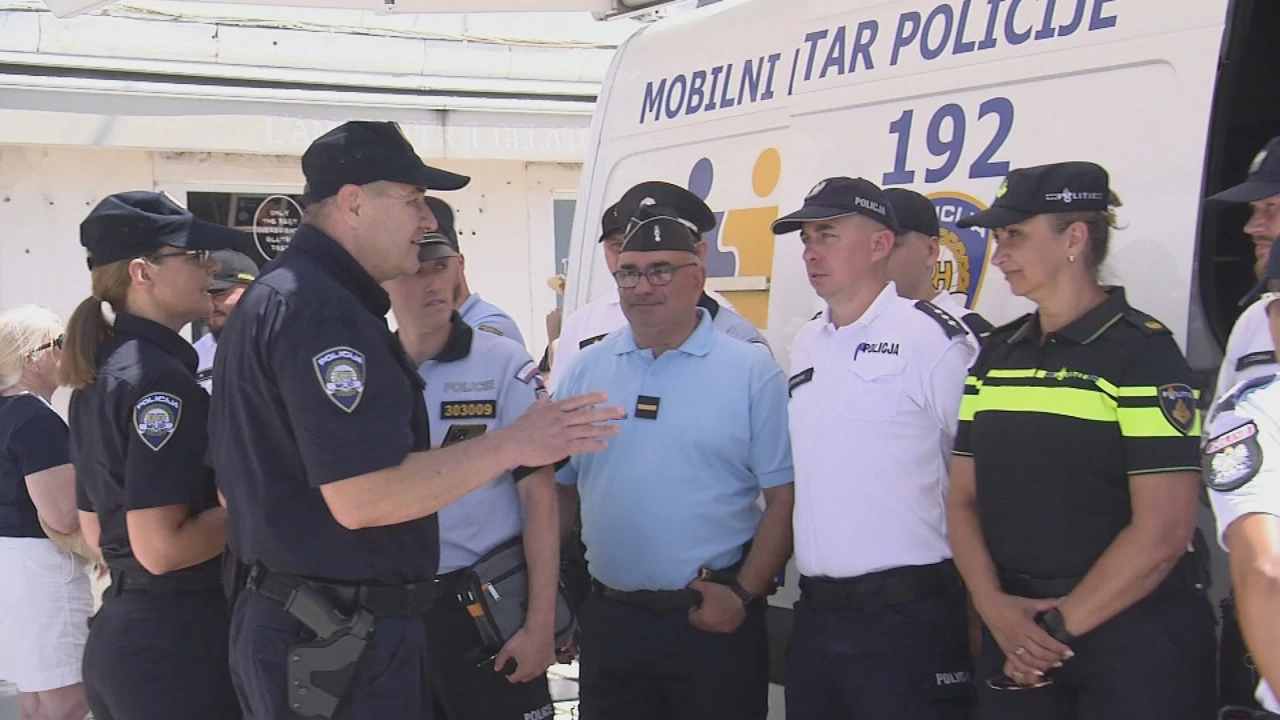 Strani policajci u Splitu, mobilni preventivni centar, Foto: HTV/HRT